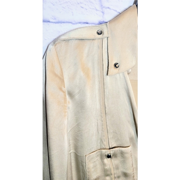 White House Black Market Silk Stretch Blouse Size 6 Champagne Snap Down Office - Picture 4 of 8
